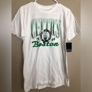 NWT  BOSTON CELTICS NBA Stadium Essentials Tshirt  Size M